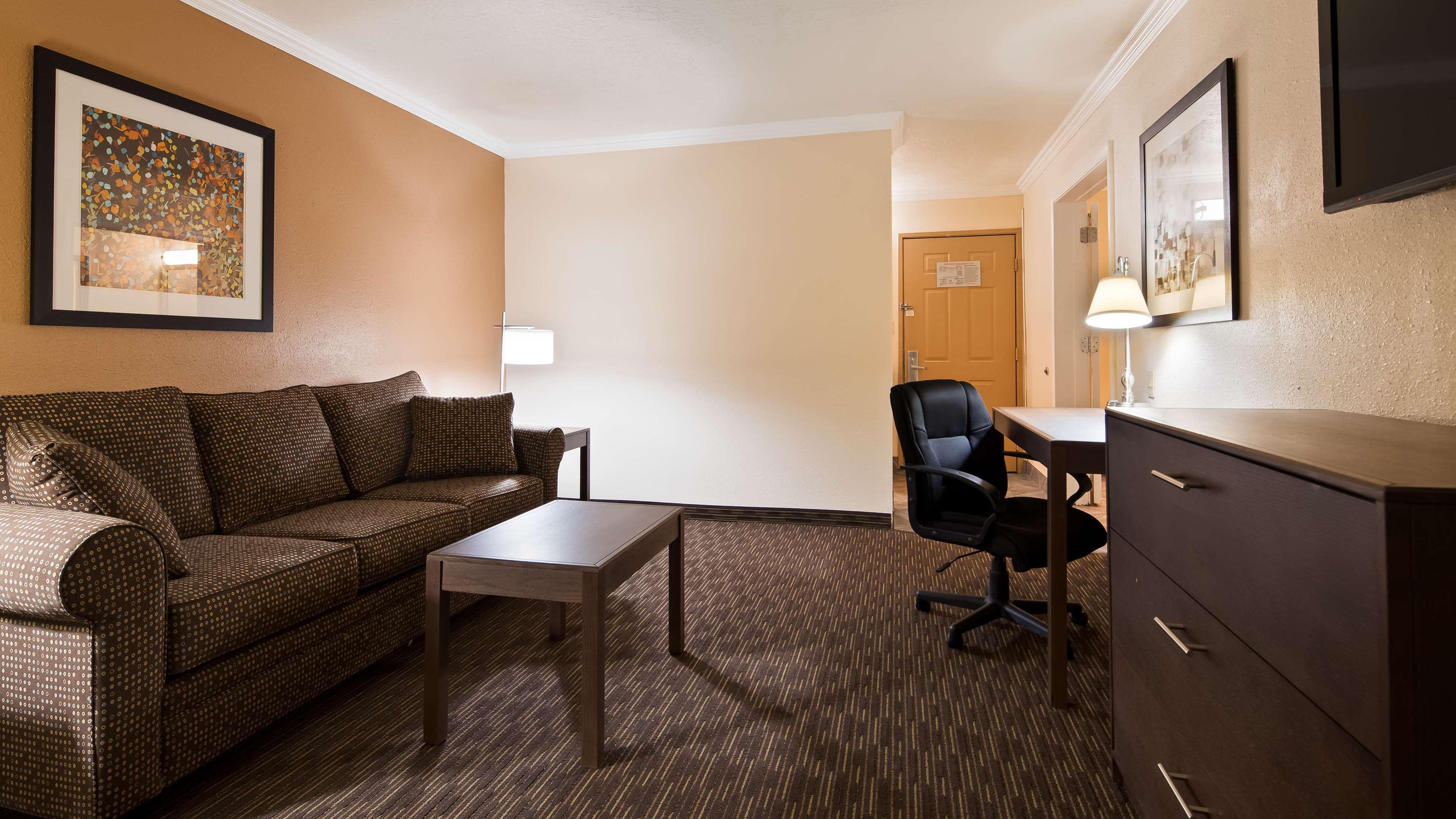 Best Western Airport Albuquerque Innsuites Hotel & Suites Exterior photo