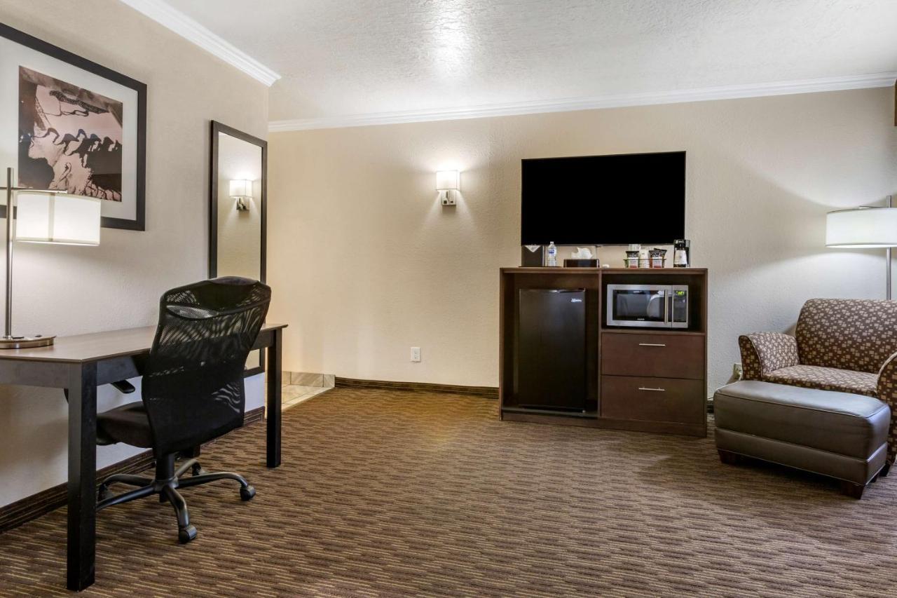 Best Western Airport Albuquerque Innsuites Hotel & Suites Exterior photo