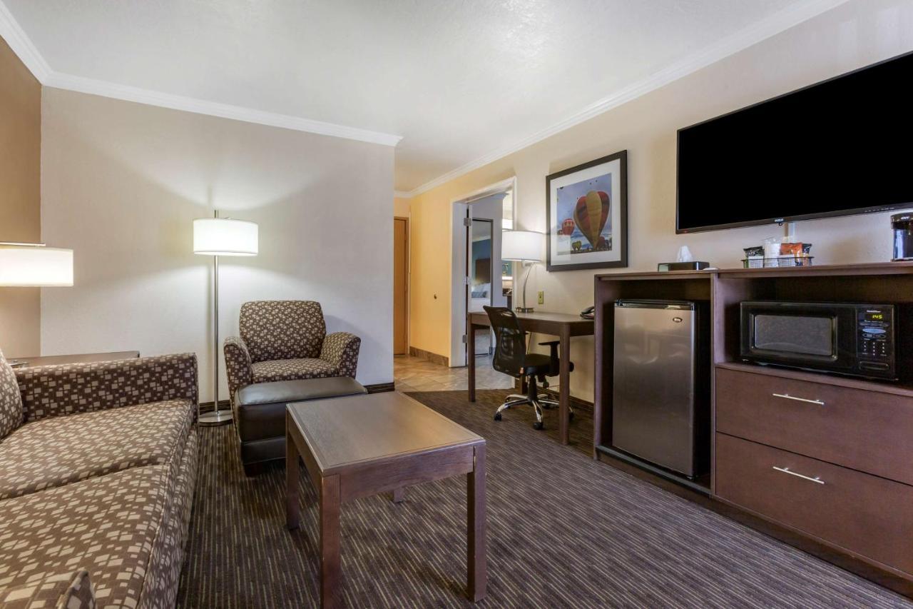 Best Western Airport Albuquerque Innsuites Hotel & Suites Exterior photo