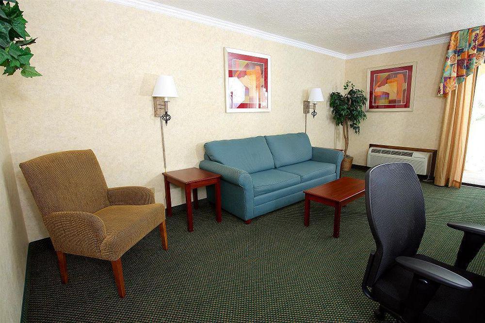 Best Western Airport Albuquerque Innsuites Hotel & Suites Exterior photo